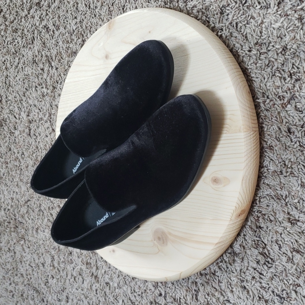 Slip-on dress shoes